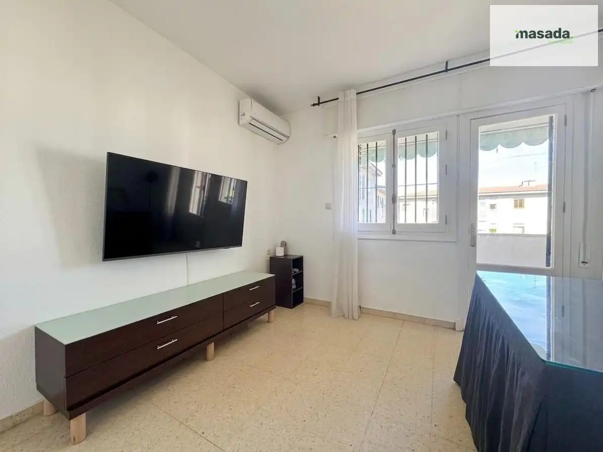 Living room of Flat for sale in Granada  with Air Conditioner, Storage room and Balcony