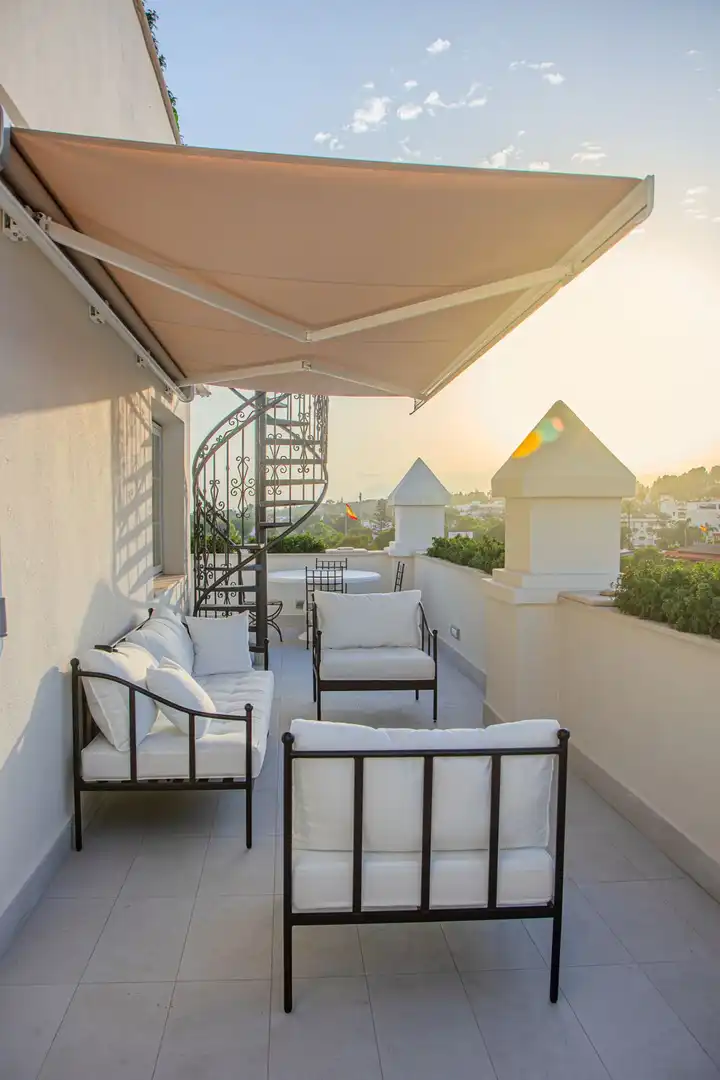 Terrasse von Dachboden zur Miete in Marbella mit Klimaanlage, Möbliert und Fernseher