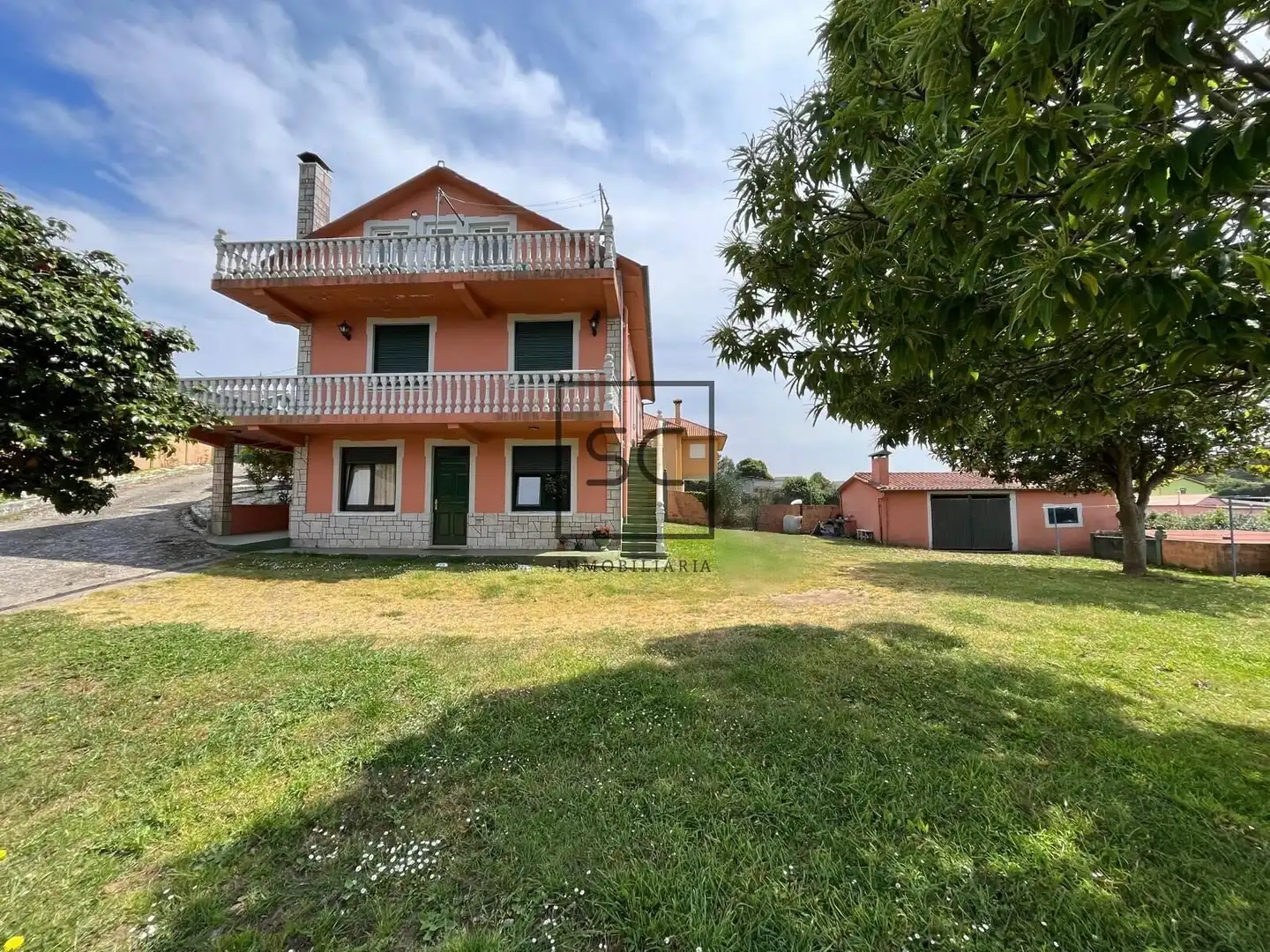 Vista exterior de Casa o xalet en venda en Valdoviño amb Jardí privat, Terrassa i Traster
