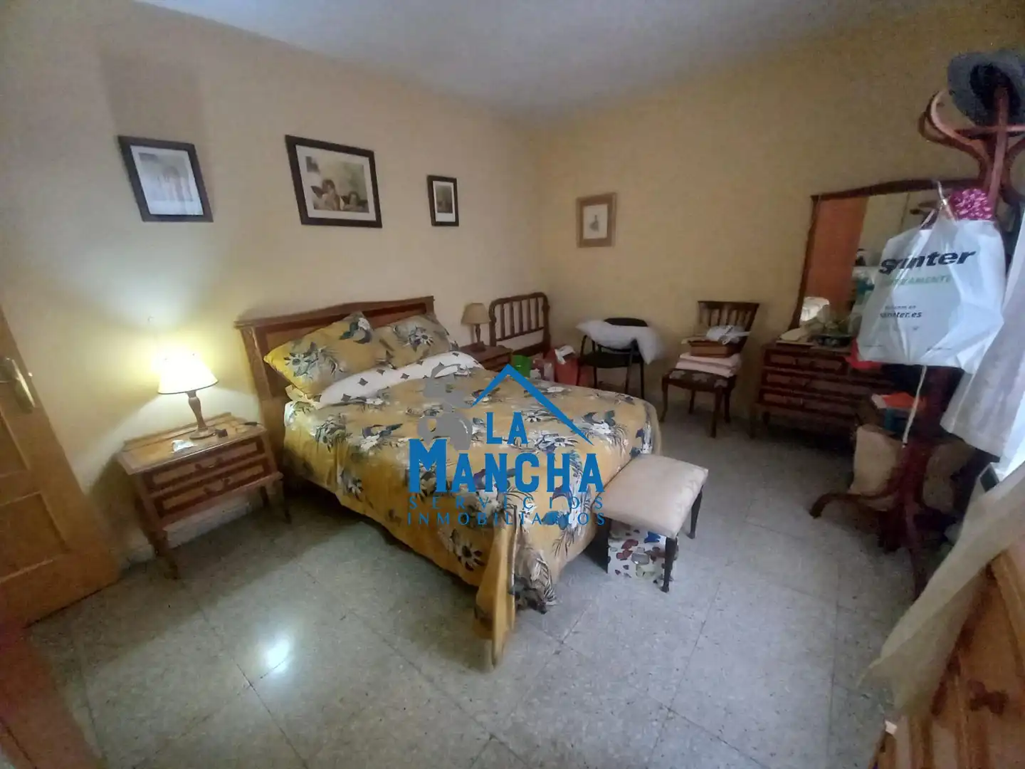 Habitación de Piso en venta en Albacete con Balcón