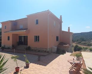 Vista exterior de Casa o xalet en venda en Cervera del Maestre amb Aire condicionat, Terrassa i Piscina