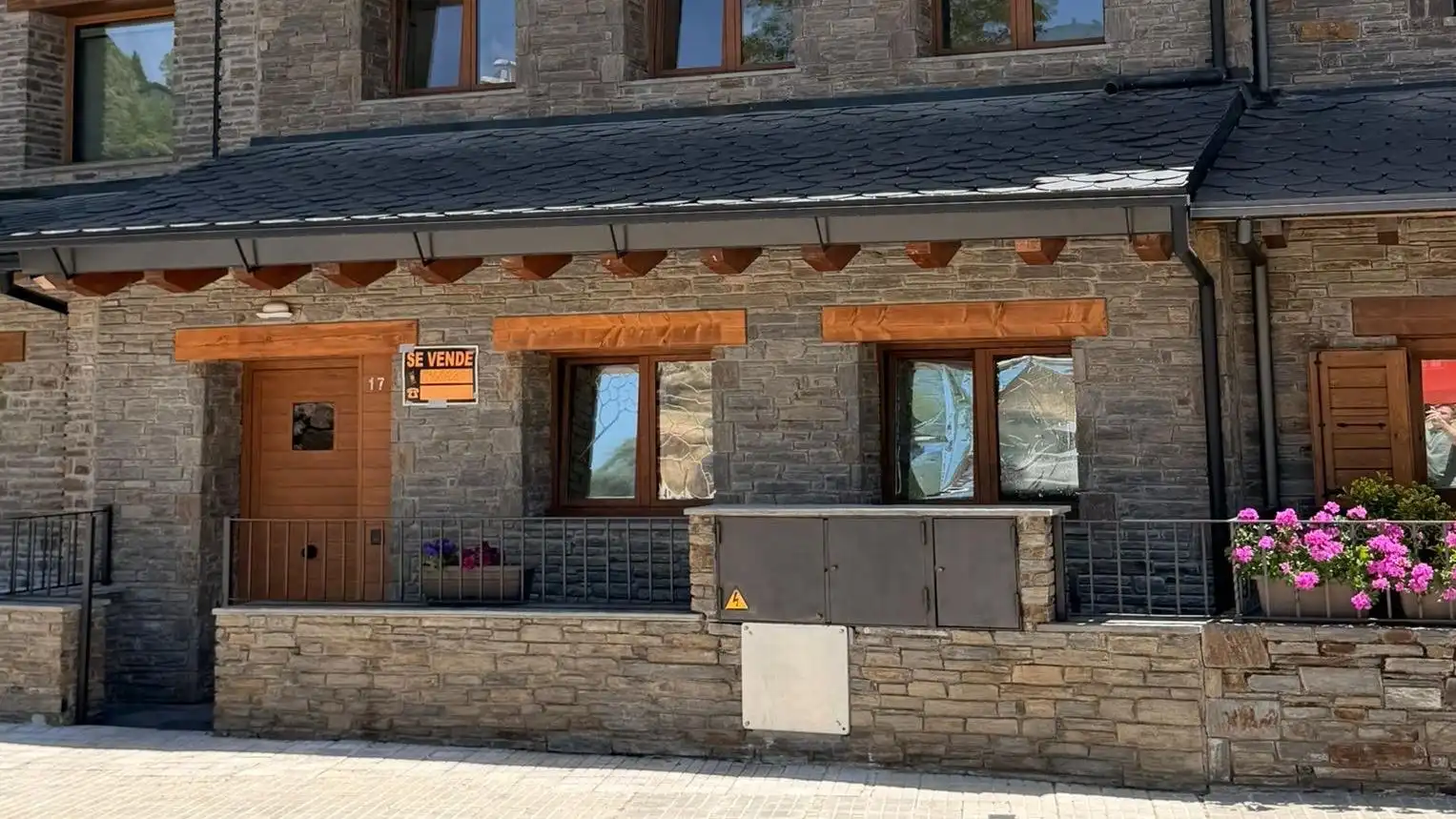 Terraced house with terrace for sale in JACINT VERDAGUER