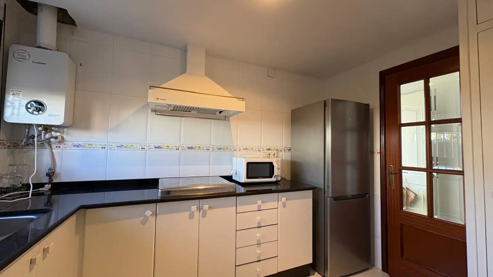 Kitchen of Houses for sale in L'Eliana  with Air Conditioner, Terrace and Storage room