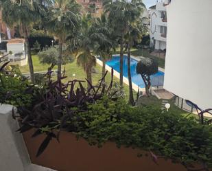 Jardí de Apartament de lloguer en Torremolinos amb Aire condicionat, Terrassa i Moblat