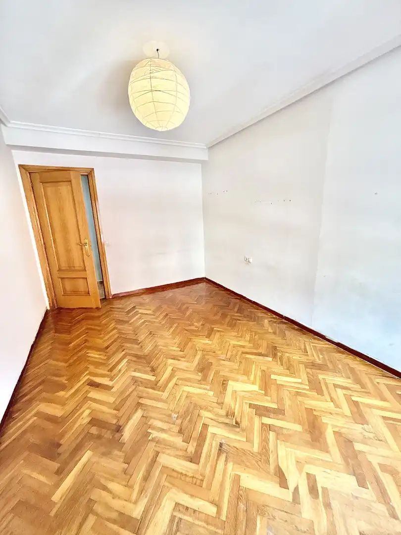 Bedroom of Flat for sale in Oviedo   with Heating, Parquet flooring and Terrace