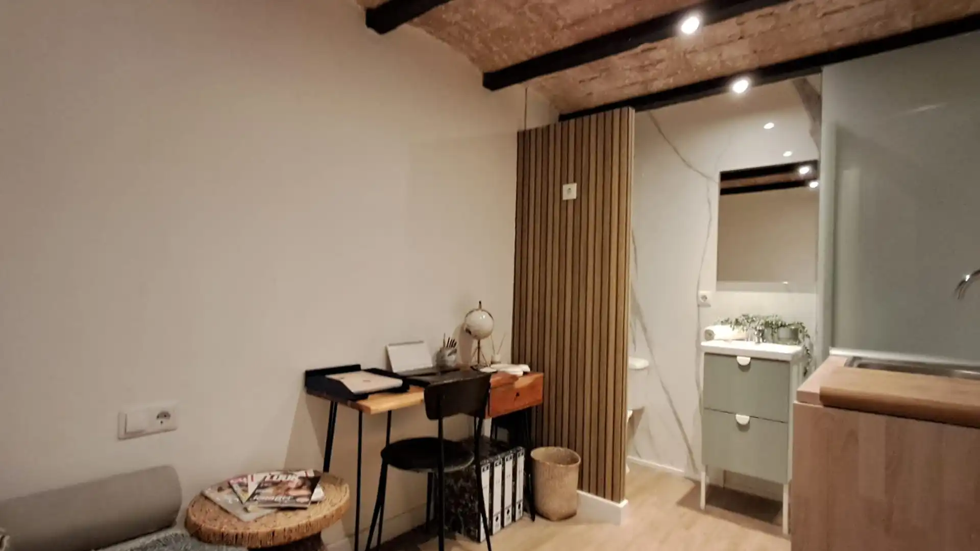 Estudio en venta en  Barcelona Capital con Parquet y Amueblado