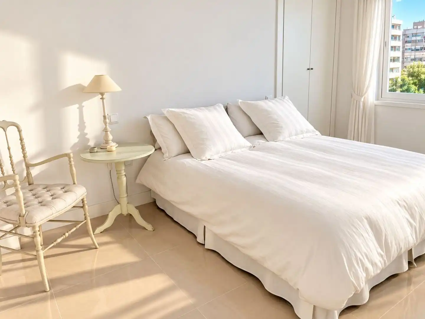 Habitación de Piso en venta en  Madrid Capital con Aire acondicionado y Balcón