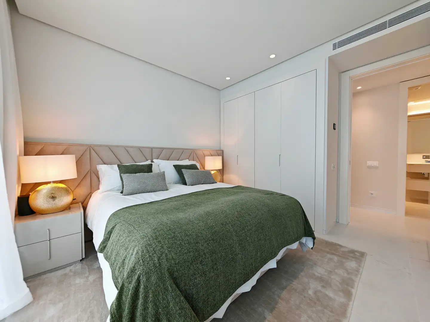 Habitación de Planta baja en venta en Marbella con Terraza, Trastero y Piscina