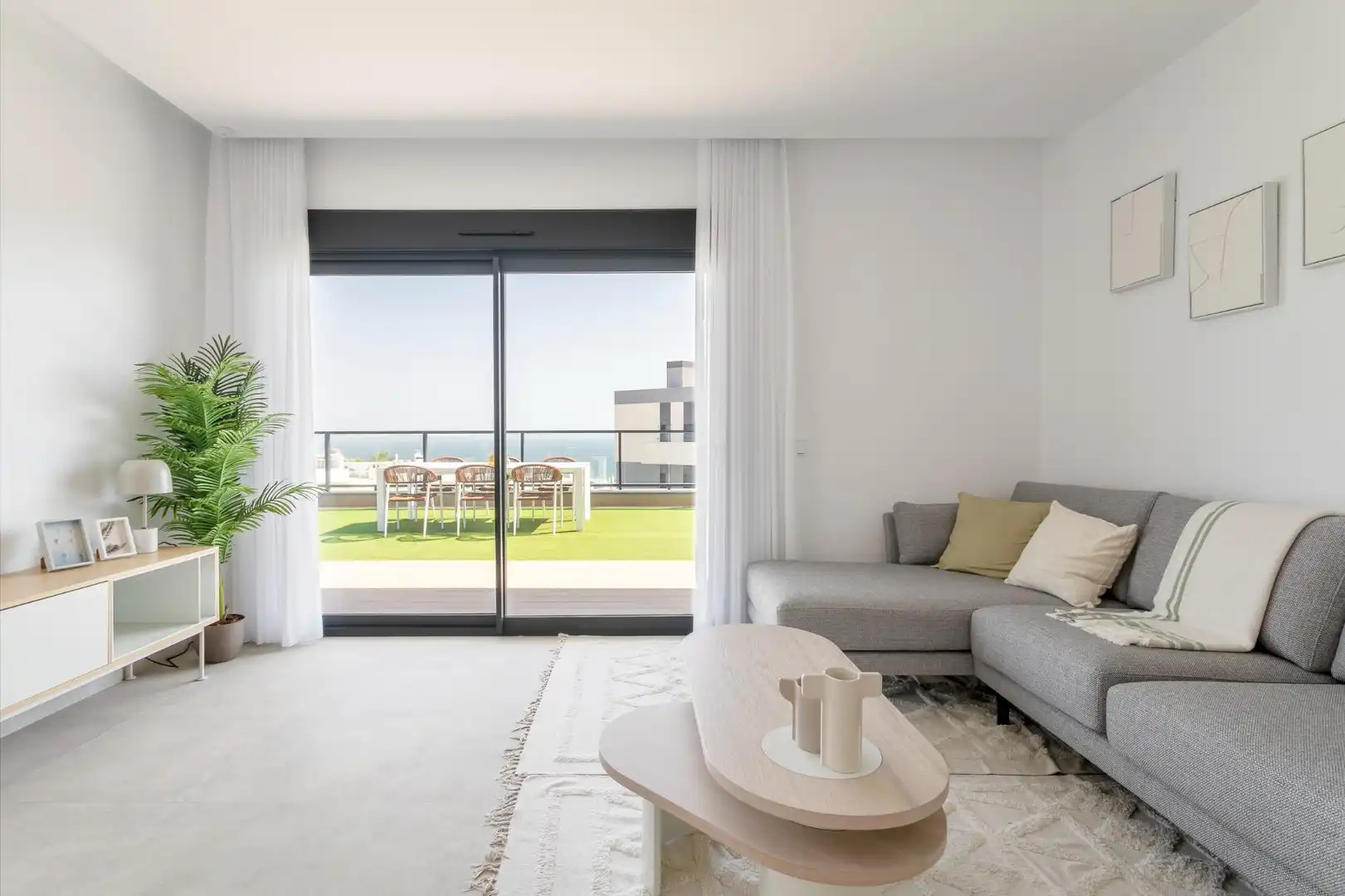 Wohnzimmer von Erdgeschoss zum Verkauf in Santa Pola mit Klimaanlage, Heizung und Privatgarten