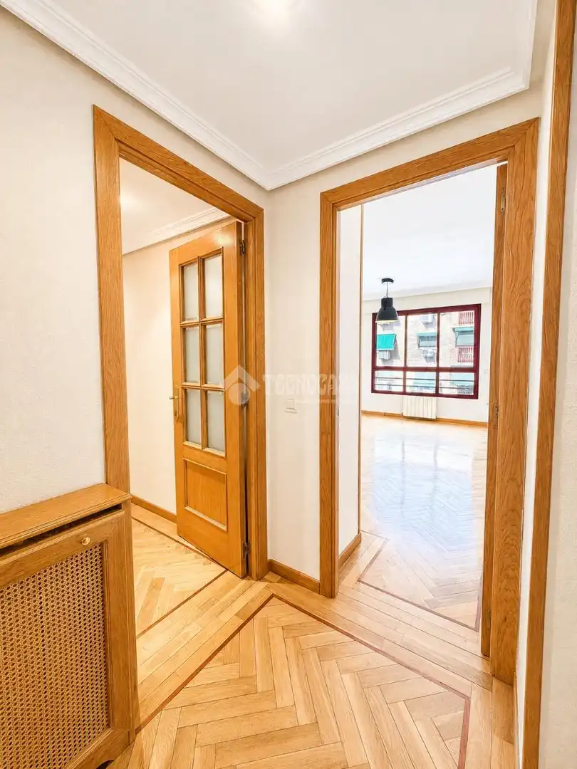 Flat for rent in Madrid  with Air Conditioner and Heating