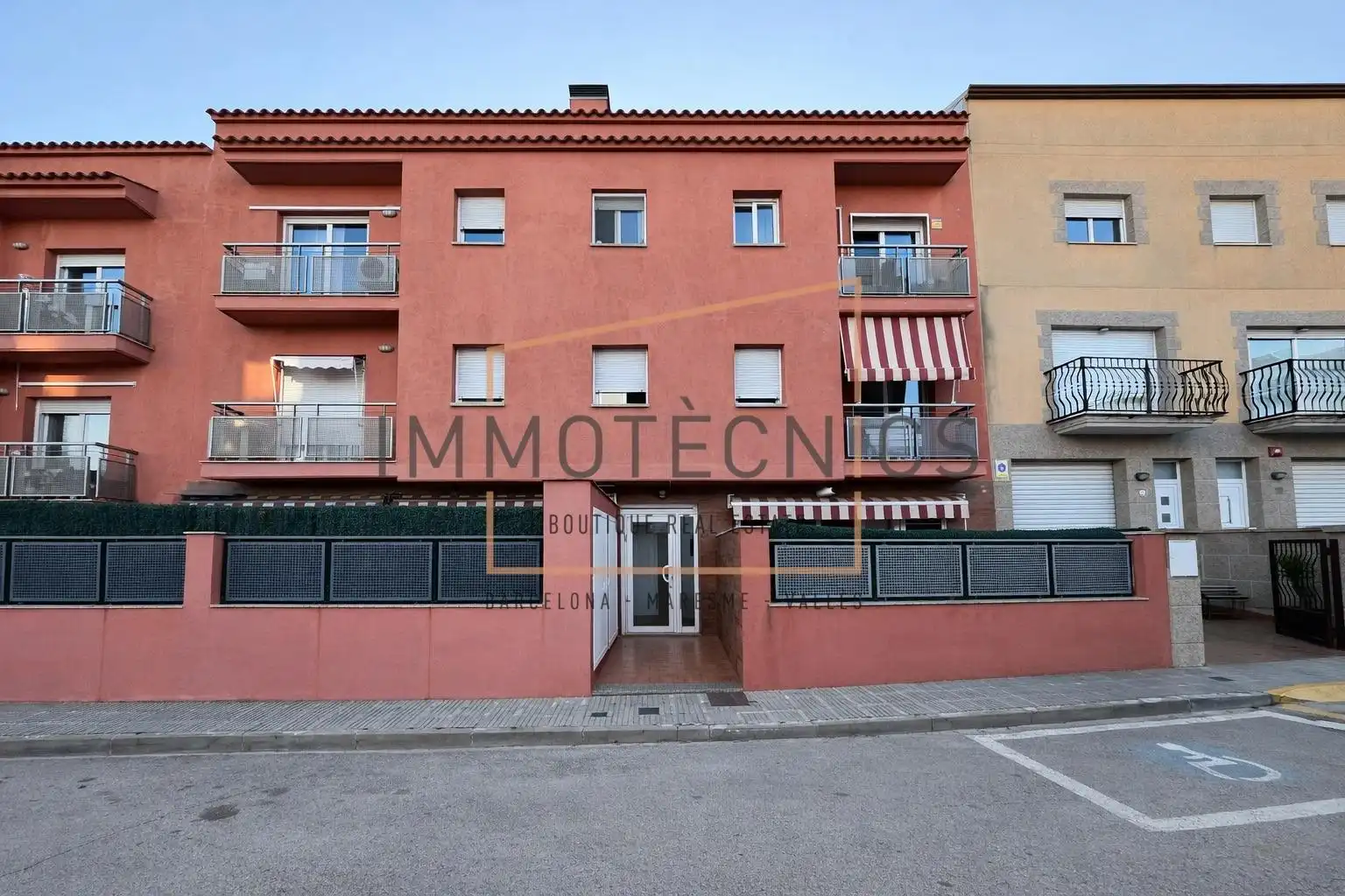 Vista exterior de Ático en venta en Tordera con Aire acondicionado, Calefacción y Balcón