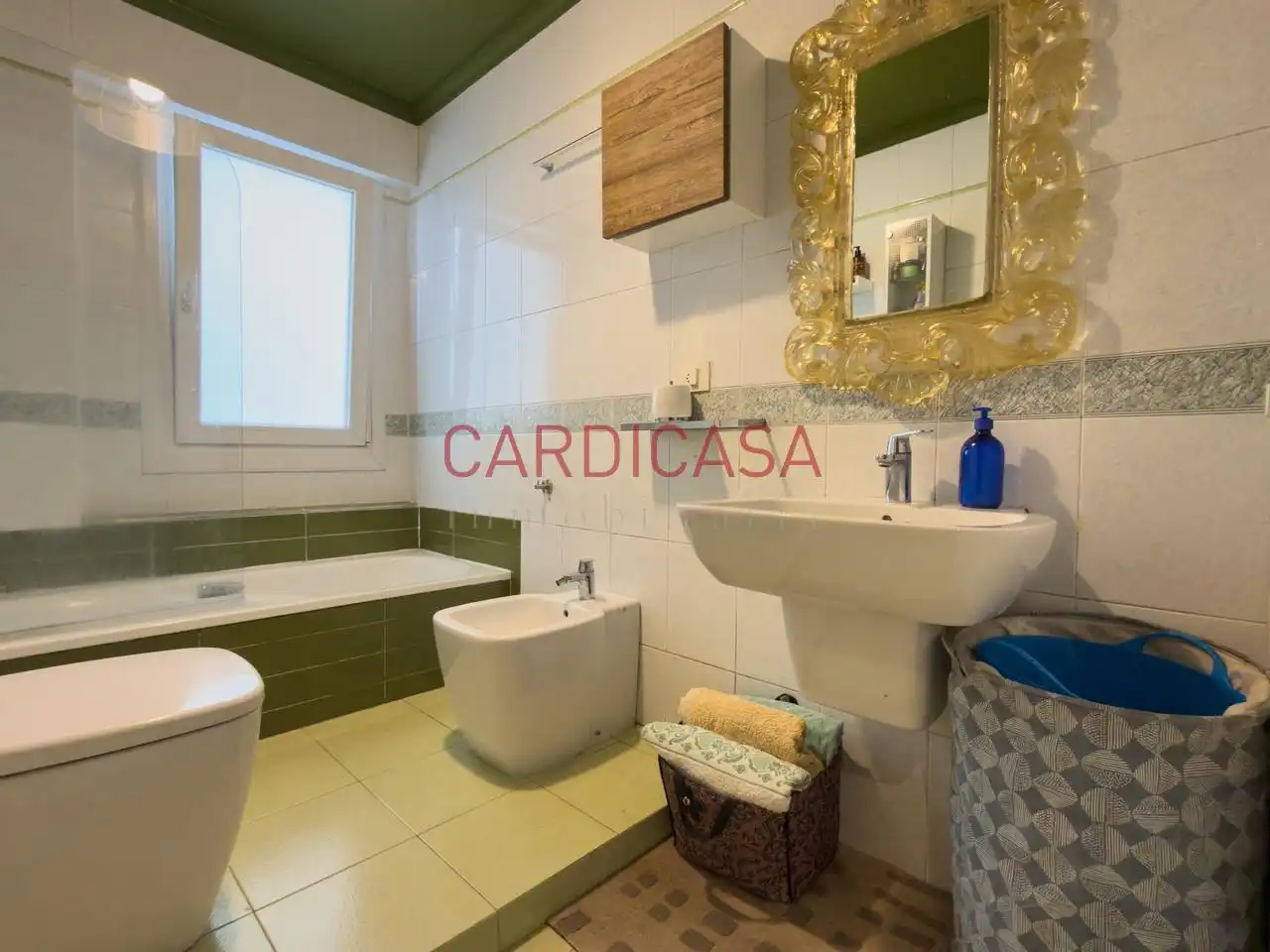 Baño de Piso en venta en Vigo  con Calefacción y Trastero