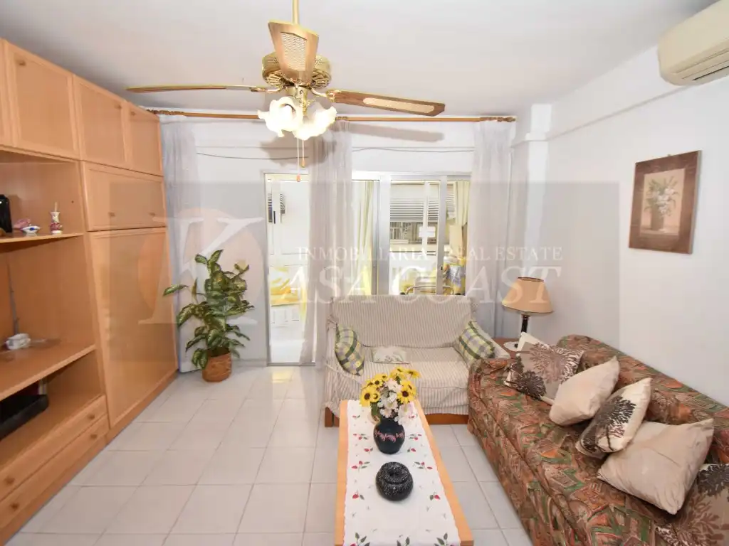 Sala d'estar de Estudi en venda en Fuengirola amb Aire condicionat, Terrassa i Balcó