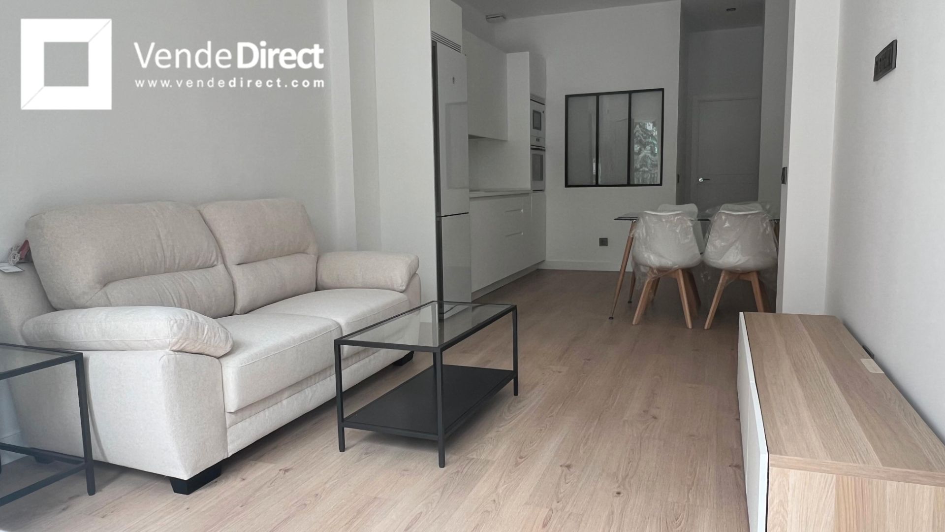 Sala d'estar de Pis en venda en  Madrid Capital amb Aire condicionat, Calefacció i Moblat