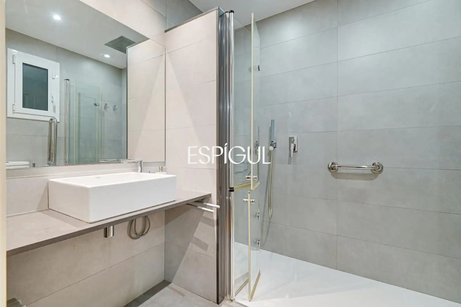 Baño de Piso en venta en Barcelona con Calefacción, Parquet y Terraza