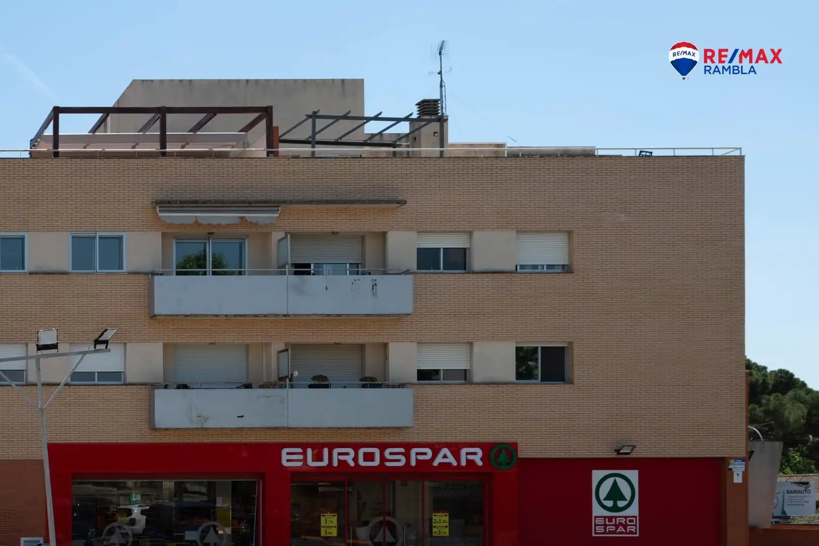 Vista exterior de Àtic en venda en Reus amb Aire condicionat, Calefacció i Jardí privat