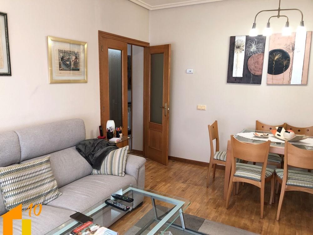 Living room of Apartment for sale in Burgos Capital  with Heating, Terrace and Storage room
