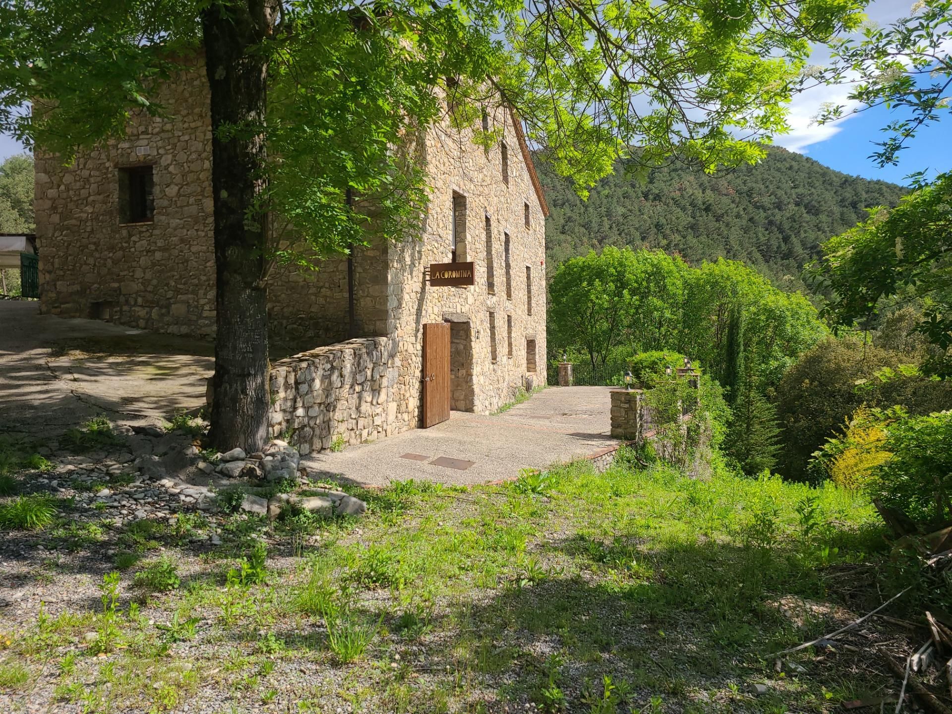 Vista exterior de Finca rústica en venda en La Vall de Bianya amb Aire condicionat, Calefacció i Jardí privat
