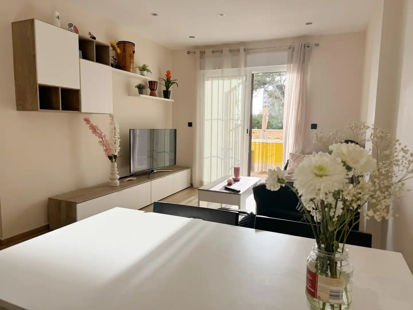 Sala de estar de Planta baja de alquiler en El Campello con Aire acondicionado, Calefacción y Jardín privado