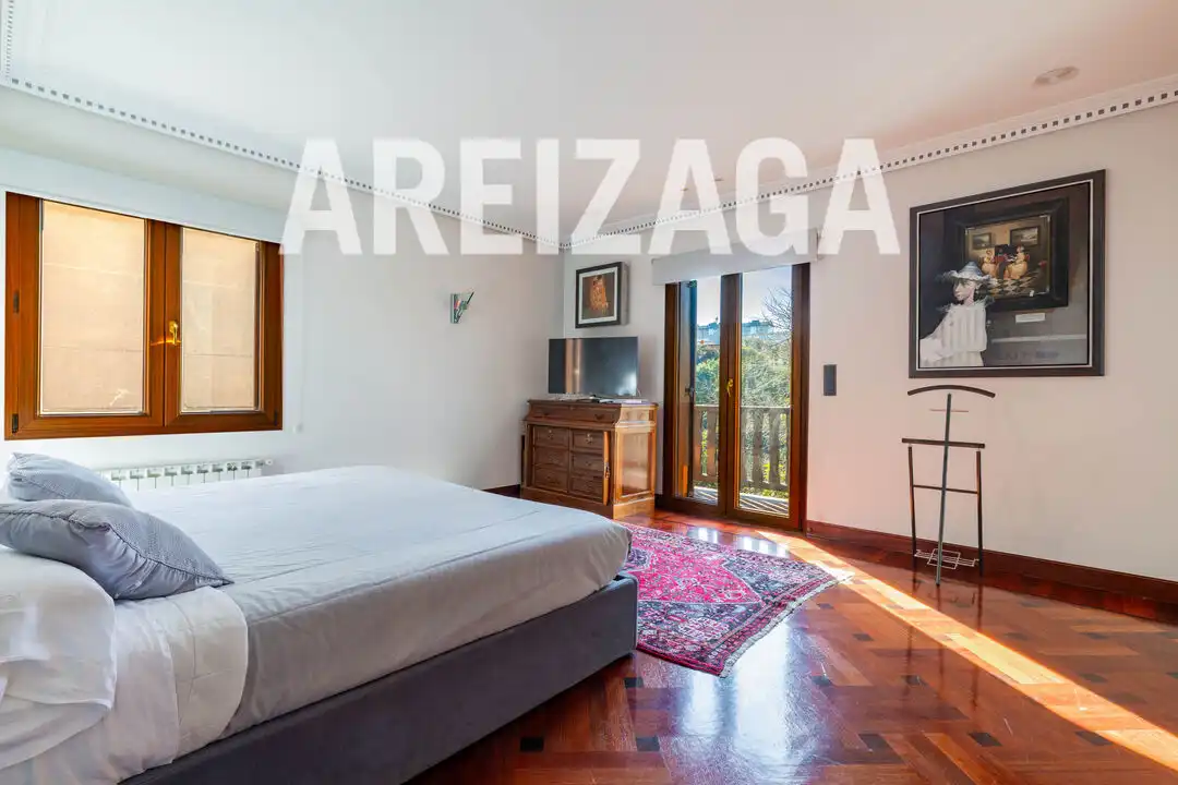 Dormitori de Casa o xalet en venda en Donostia - San Sebastián  amb Aire condicionat, Calefacció i Terrassa