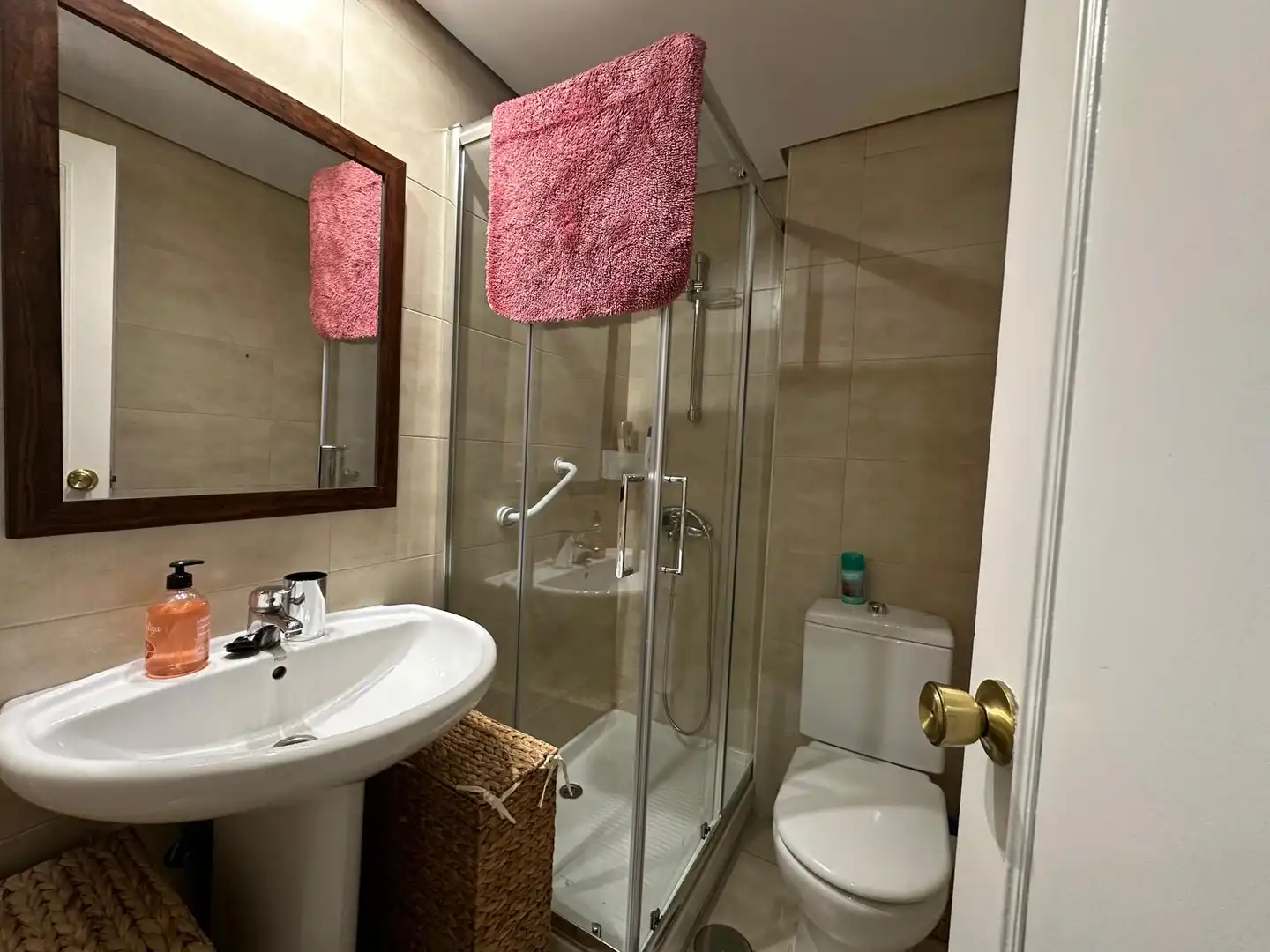 Bathroom of Flat for sale in Madrid  with Parquet flooring, Terrace and Storage room