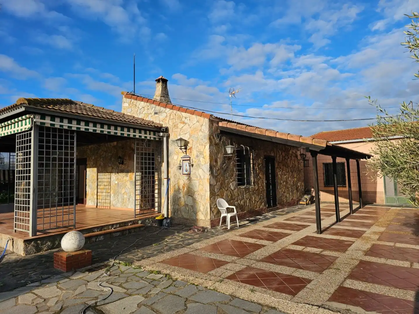 Chalet con piscina en venta en Carretera Lobón 5, imagen 4