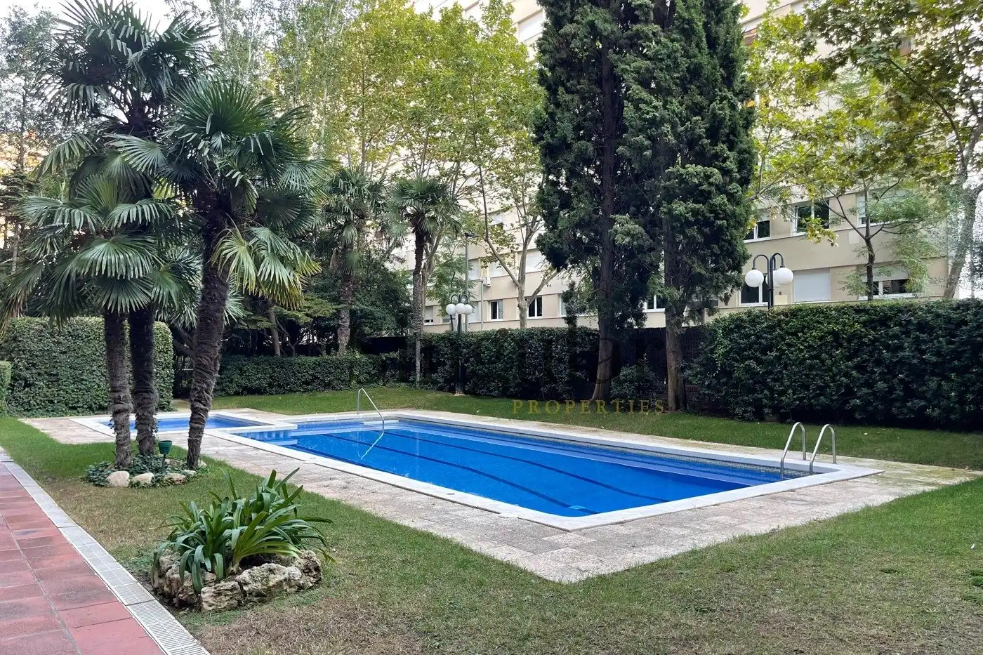Schwimmbecken von Dachboden zur Miete in Barcelona mit Klimaanlage, Heizung und Privatgarten