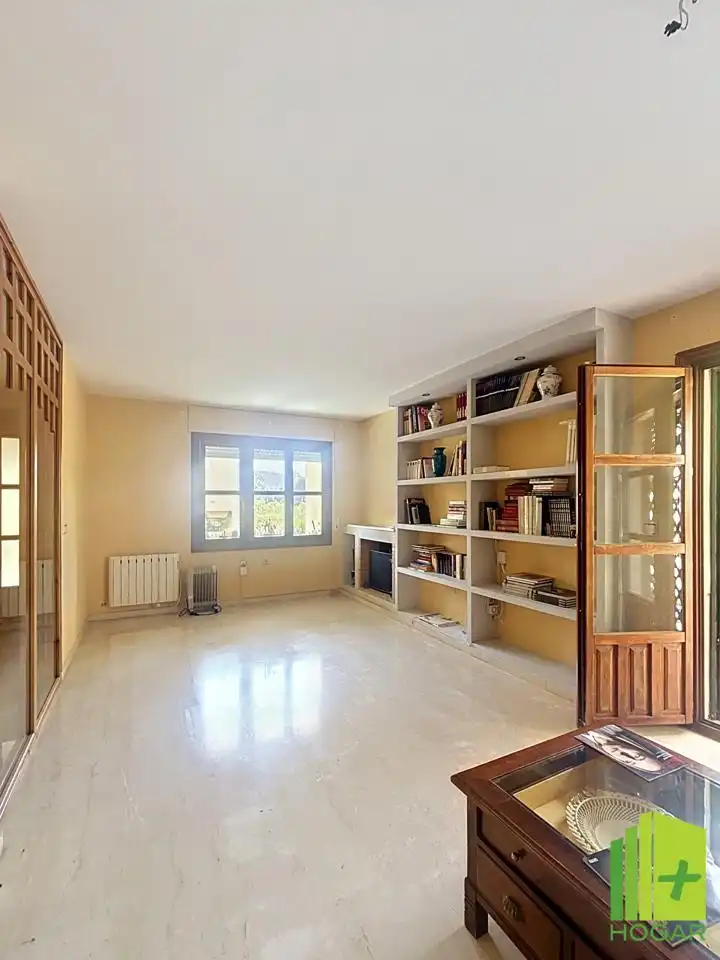 Sala de estar de Casa adosada en venta en Jaén con Aire acondicionado, Jardín privado y Terraza