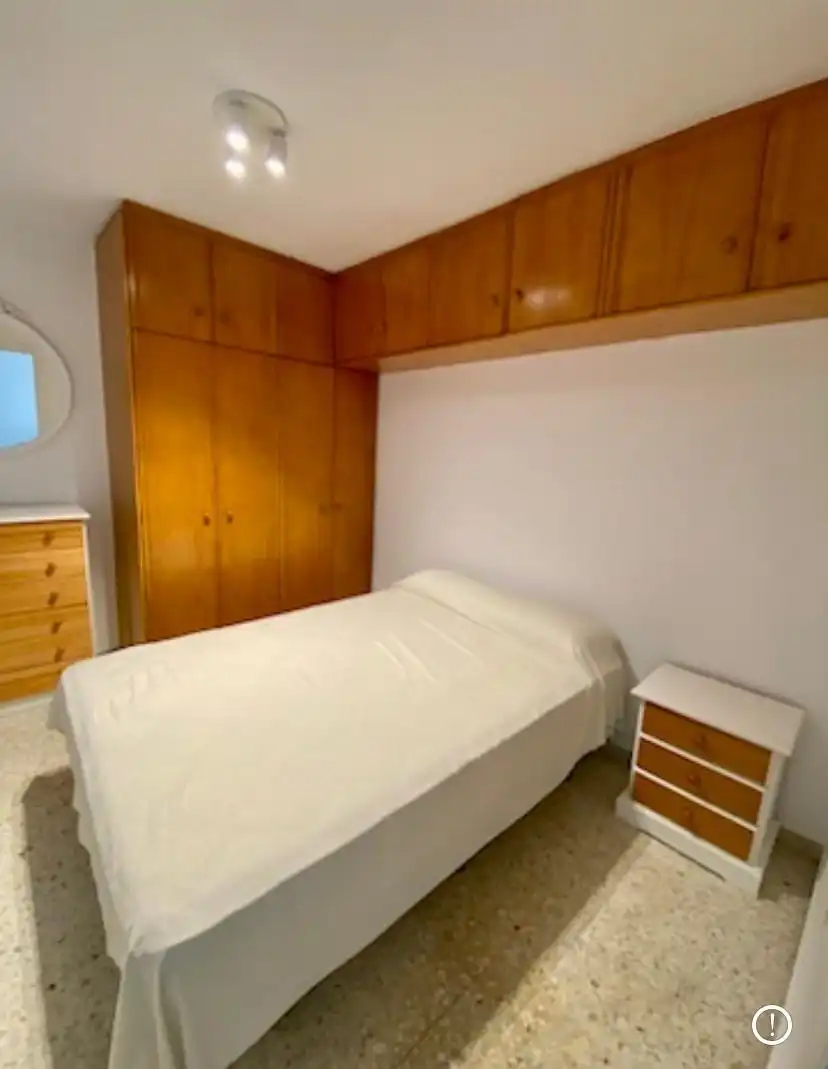 Dormitori de Apartament de lloguer en Almería amb Aire condicionat, Terrassa i Moblat