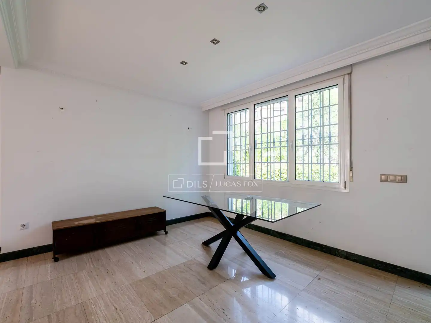 Vista exterior de Casa o xalet en venda en Madrid amb Aire condicionat, Calefacció i Jardí privat