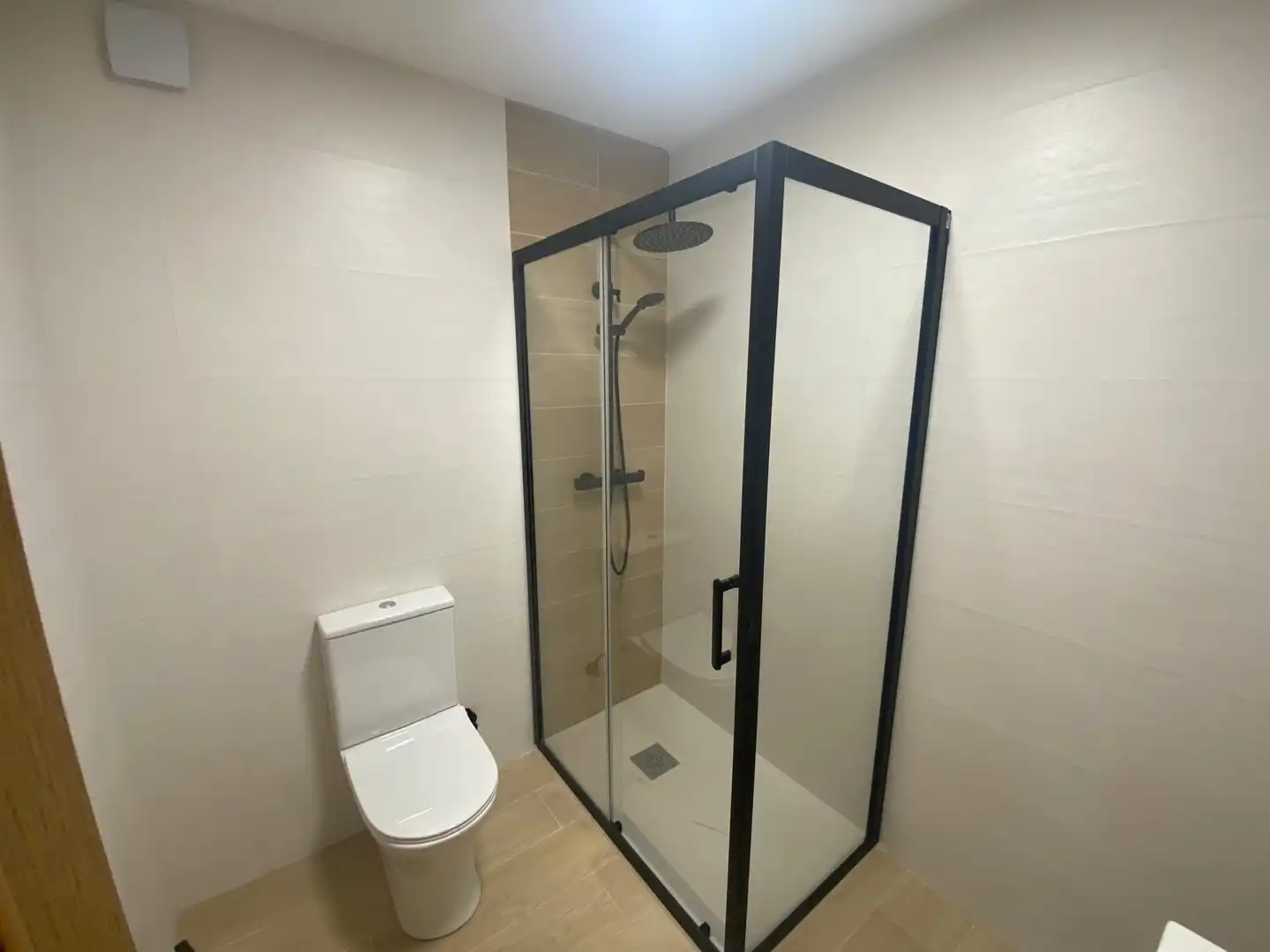 Bathroom of Flat for share in Badajoz  with Air Conditioner and Furnished