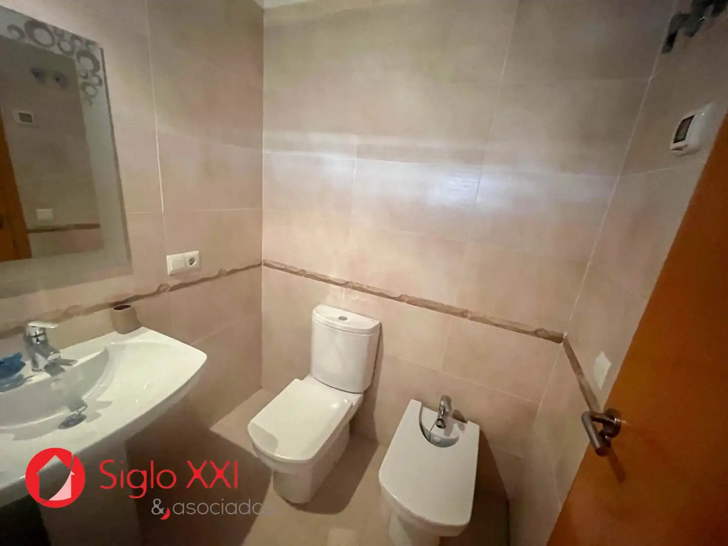 Badezimmer von Einfamilien-Reihenhaus zum Verkauf in Almazora / Almassora mit Klimaanlage, Heizung und Terrasse
