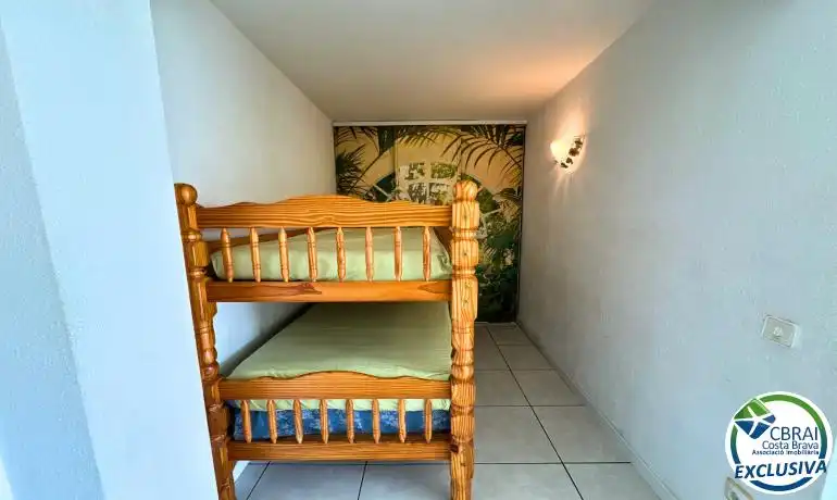 Dormitori de Apartament en venda en Roses amb Calefacció i Moblat