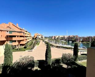 Vista exterior de Apartament en venda en Sotogrande amb Aire condicionat, Terrassa i Piscina