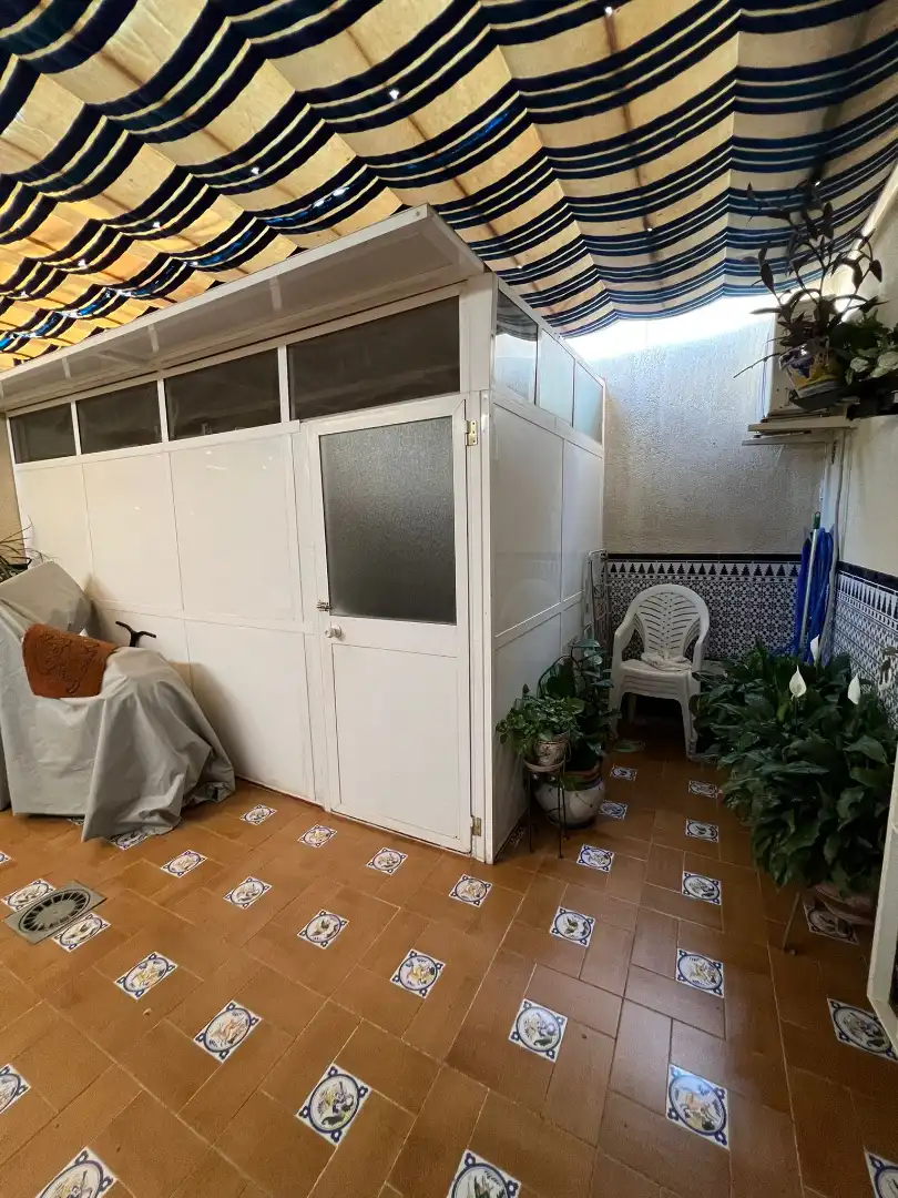 Terrasse von Einfamilien-Reihenhaus zum Verkauf in La Rinconada mit Klimaanlage, Abstellraum und Balkon