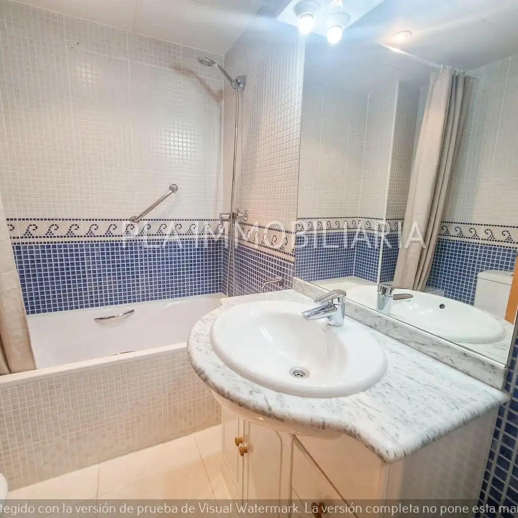 Piso con terraza en venta en Carrer de Cuba 48, imagen 13