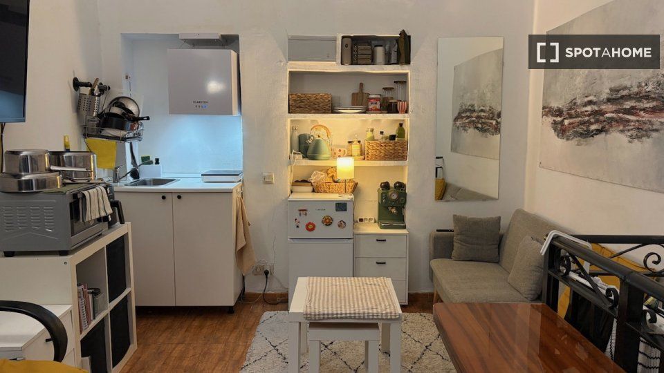 Cuina de Pis de lloguer en  Madrid Capital amb Aire condicionat, Calefacció i Moblat