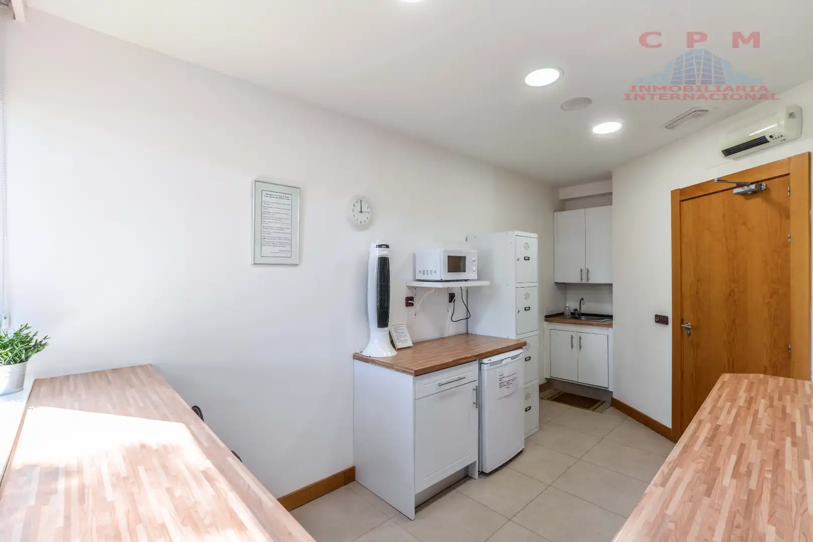 Kitchen of Office for rent in Madrid  with Air Conditioner, Heating and Furnished