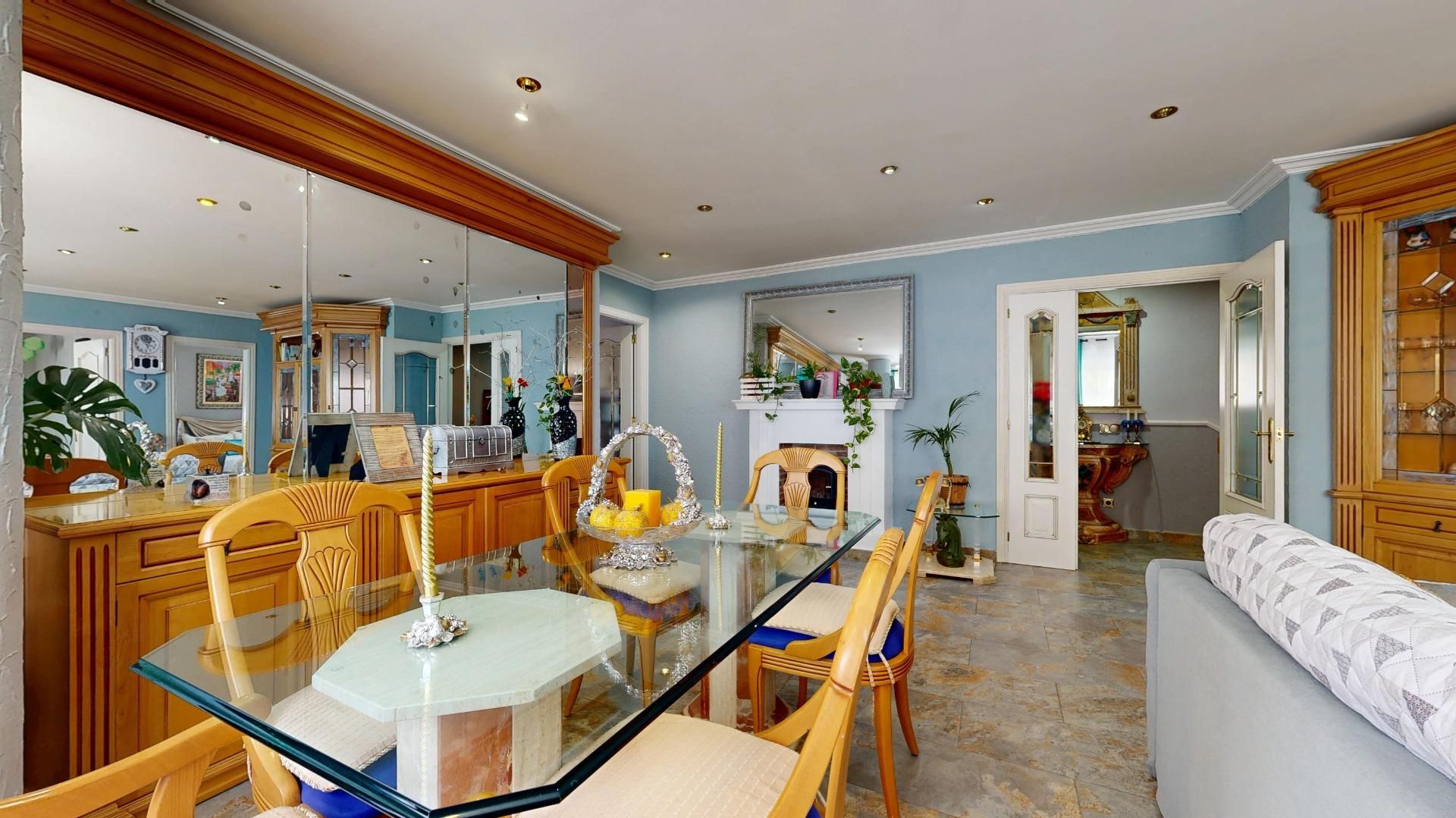 Menjador de Casa adosada en venda en Paterna amb Aire condicionat, Terrassa i Traster