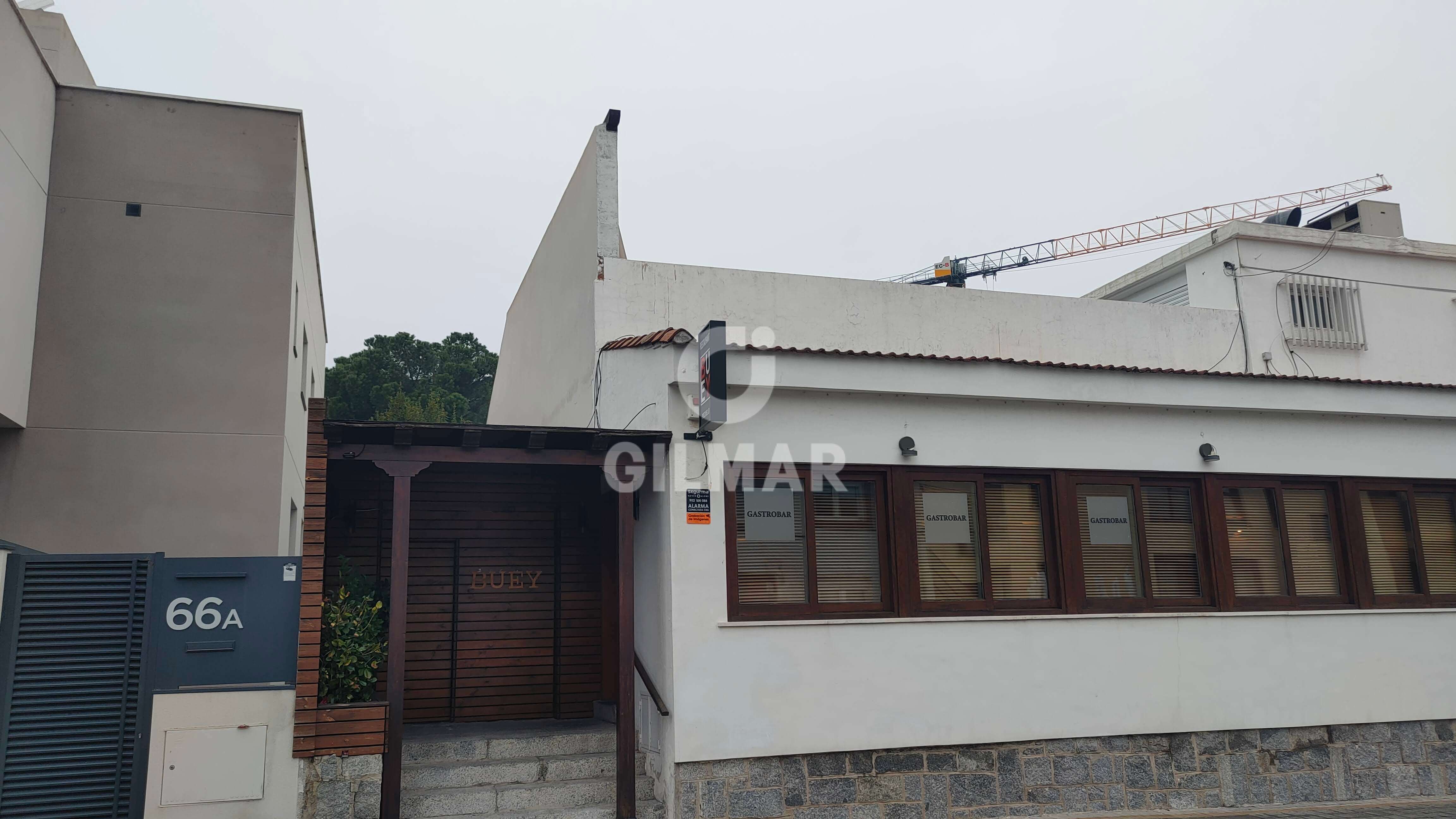 Vista exterior de Casa adosada en venda en Pozuelo de Alarcón amb Calefacció i Jardí privat