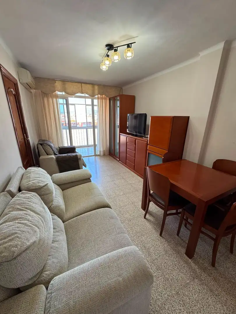 Sala de estar de Piso en venta en Cornellà de Llobregat con Aire acondicionado, Calefacción y Balcón