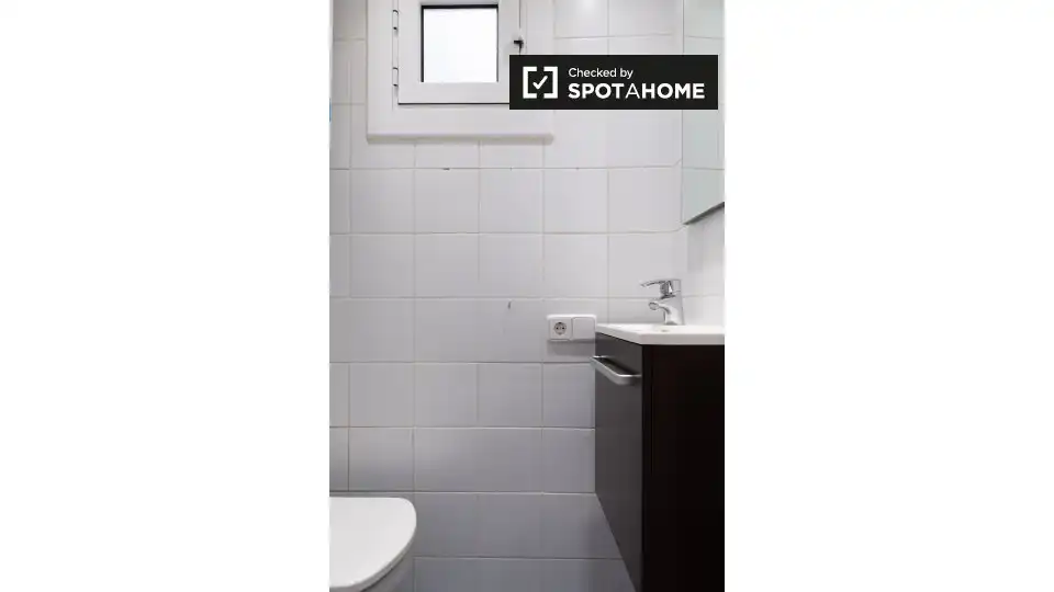 Badezimmer von Wohnung zur Miete in Barcelona mit Klimaanlage, Heizung und Möbliert