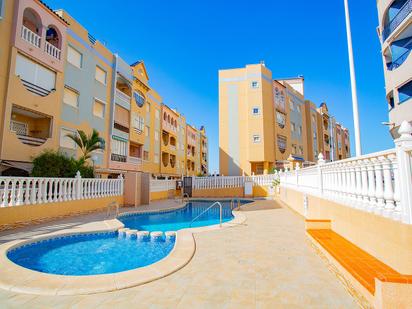 Vista exterior de Apartament en venda en Torrevieja amb Calefacció, Terrassa i Piscina