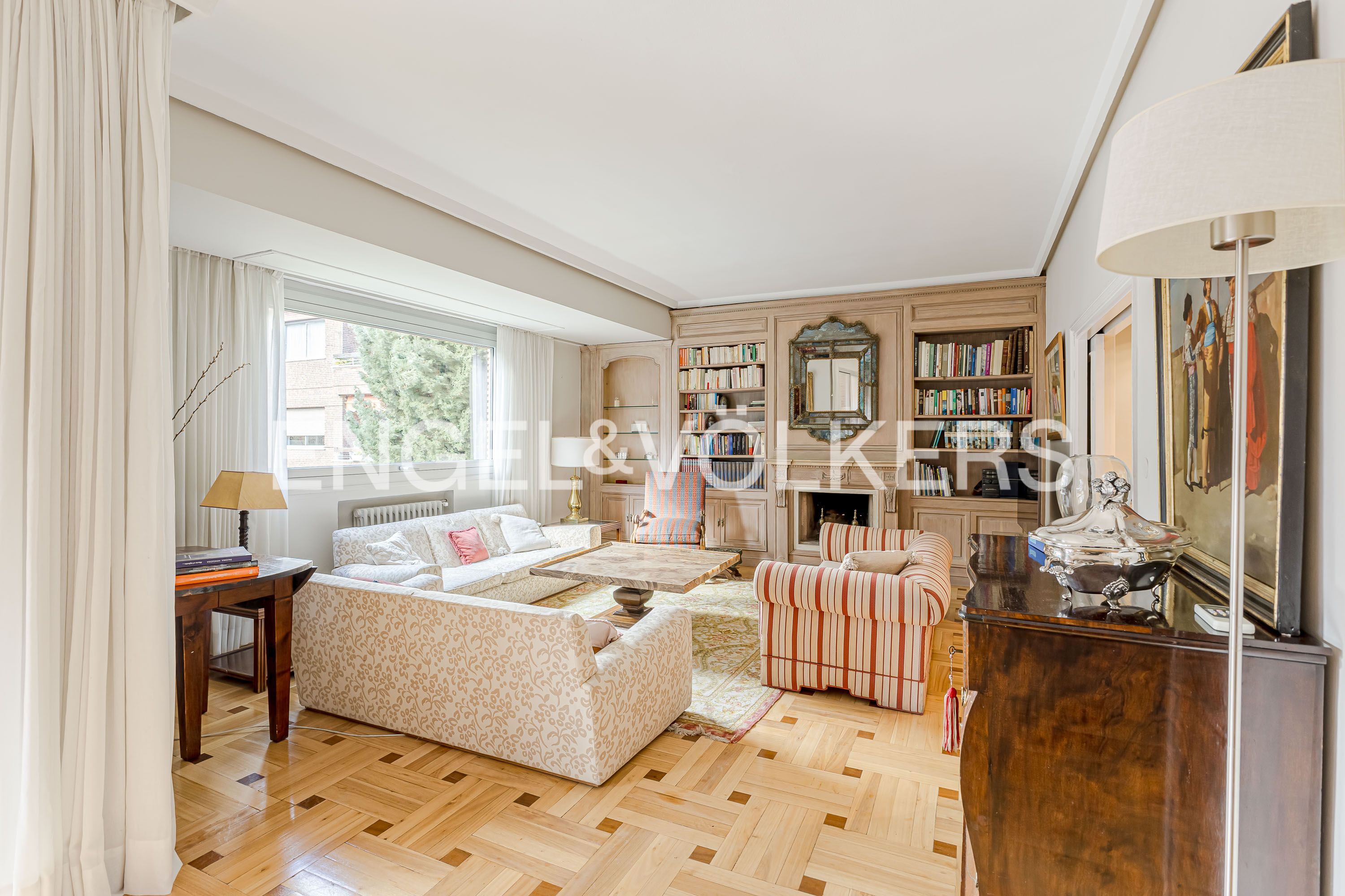 Living room of Apartment to rent in  Madrid Capital  with Air Conditioner, Heating and Private garden