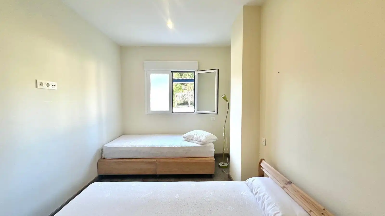 Dormitori de Apartament en venda en Orihuela amb Terrassa i Moblat