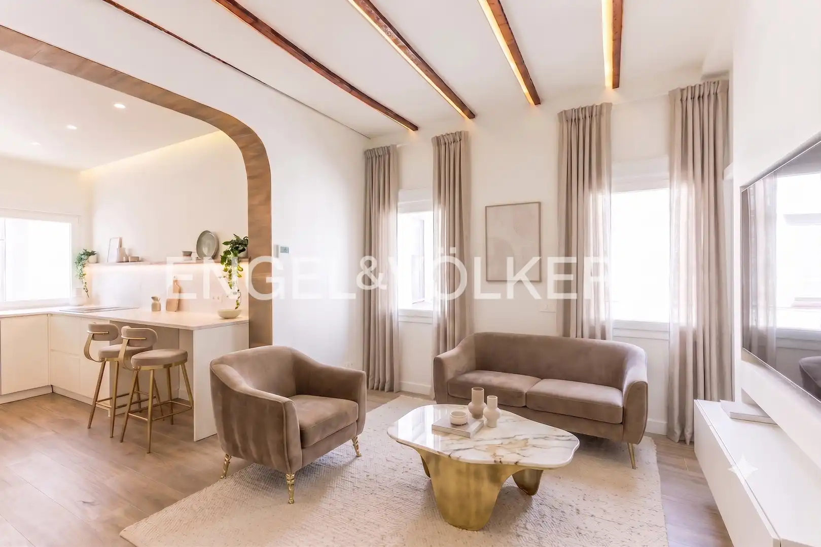 Living room of Flat for sale in Madrid  with Air Conditioner and Heating
