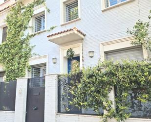 Vista exterior de Casa o xalet en venda en  Madrid Capital amb Aire condicionat, Calefacció i Jardí privat