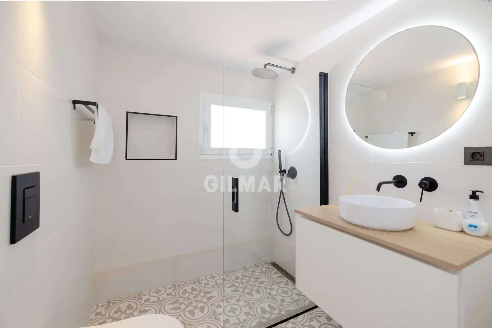 Bany de Casa adosada en venda en Estepona amb Jardí privat