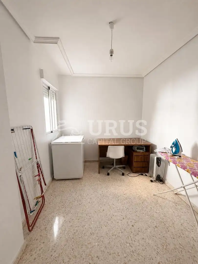 Piso en venta en CENTRO DE SALUD, Poniente-Norte - Miralbaida - Parque Azahara