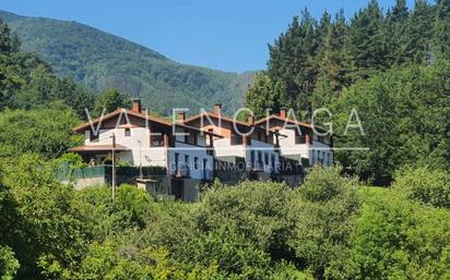 Vista exterior de Casa o xalet en venda en Ataun amb Calefacció, Jardí privat i Balcó